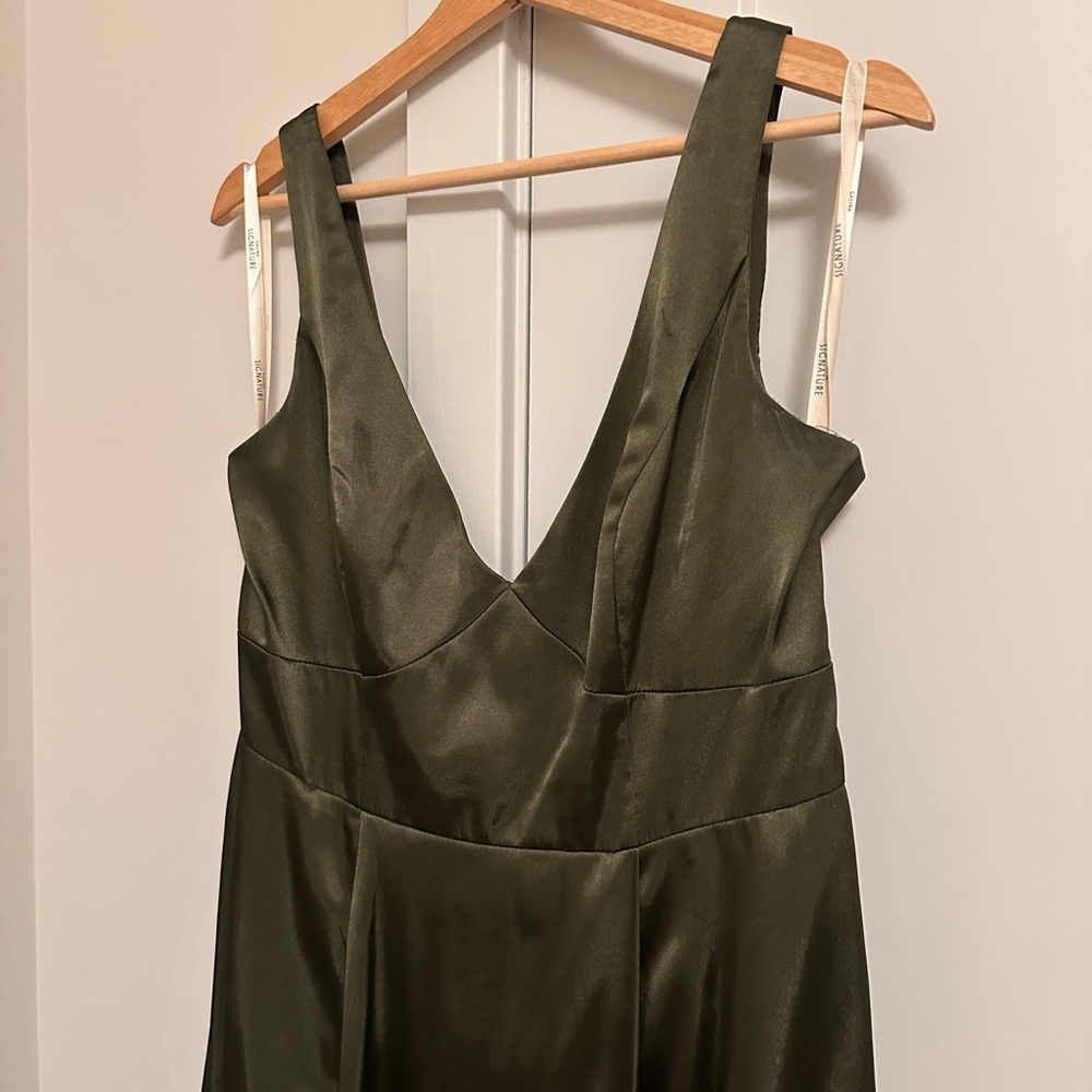 Elegant Olive Green Sleeveless Dress